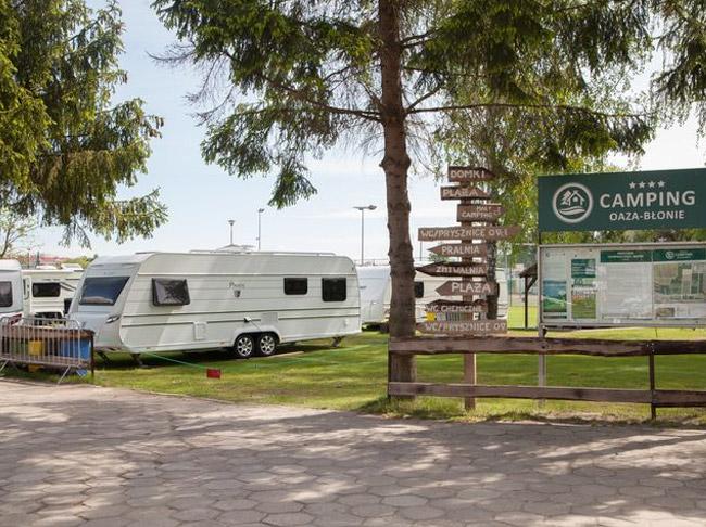 Camping czterogwiazdkowy OAZA Błonie w Kórniku