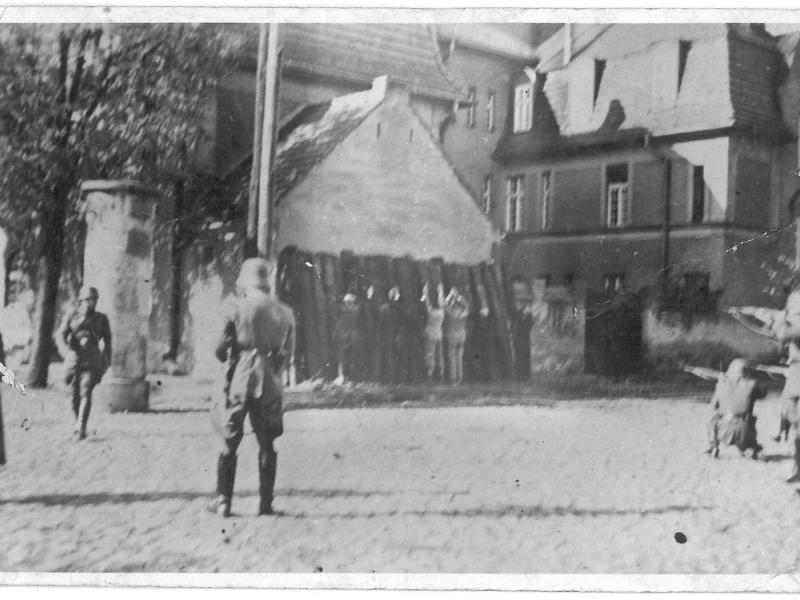 Moment egzekucji obywateli ziemi kórnickiej w październiku 1939 roku
